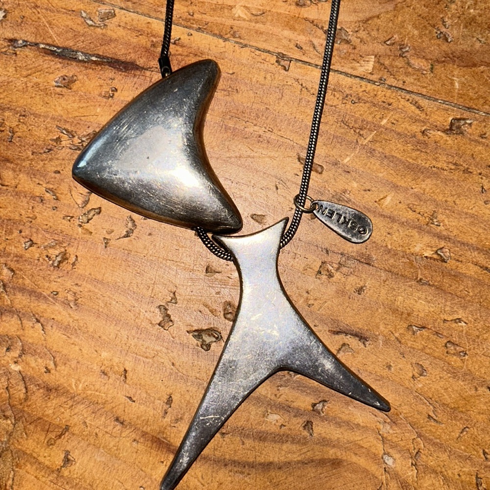 OSKLEN silver/pewter metal SCULPTURE 2 figures on long chain necklace sold as is